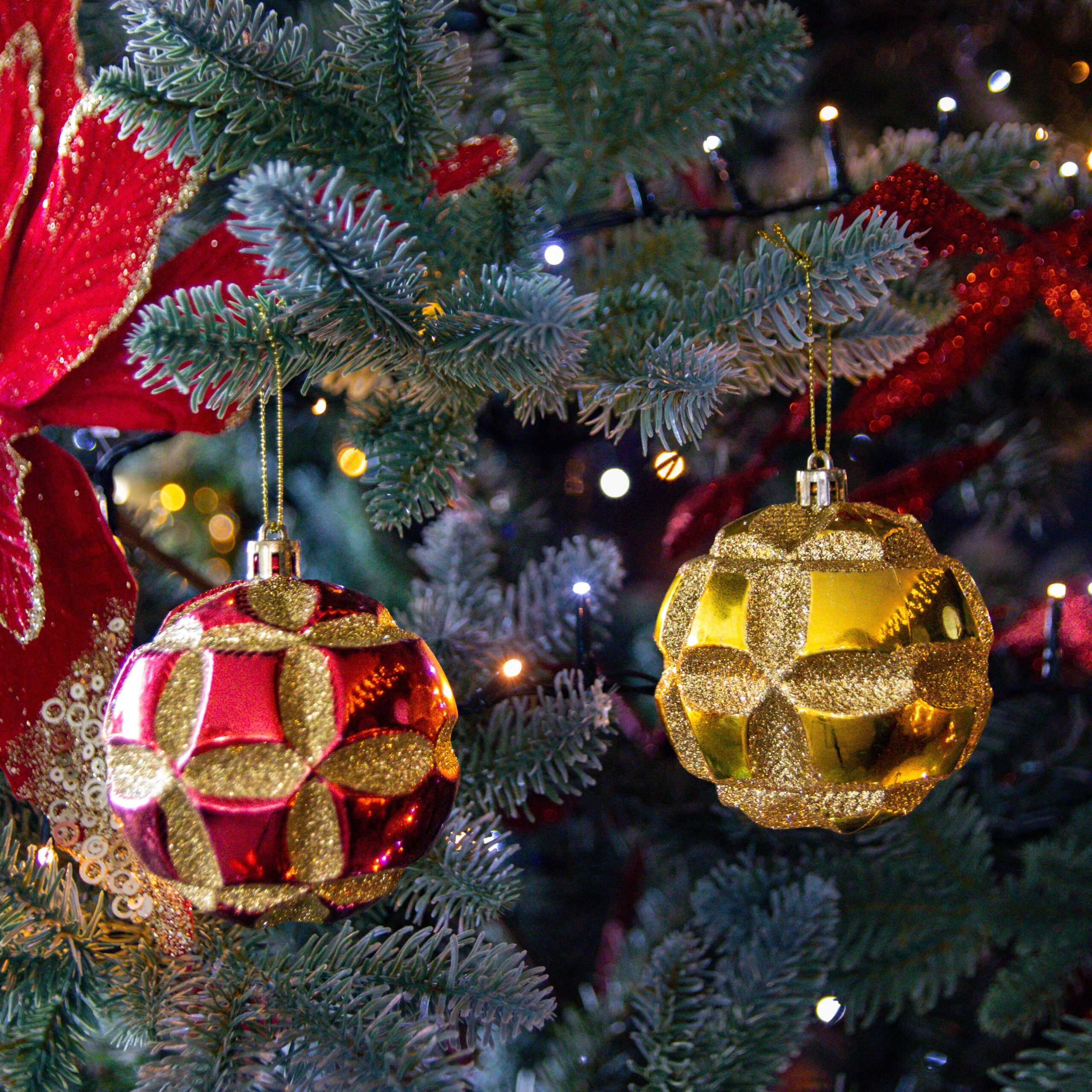 Christmas Tree Decoration - Assorted Gold And Red Glitter Baubles - Pack of 12