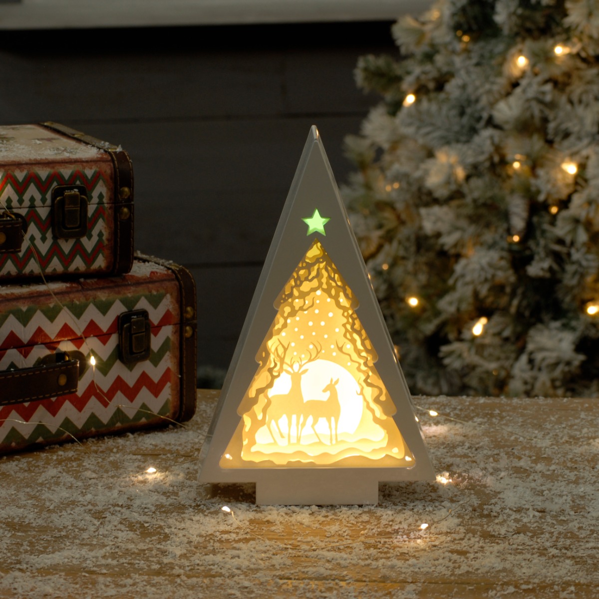 Reindeer Scene Diorama - Christmas Decoration