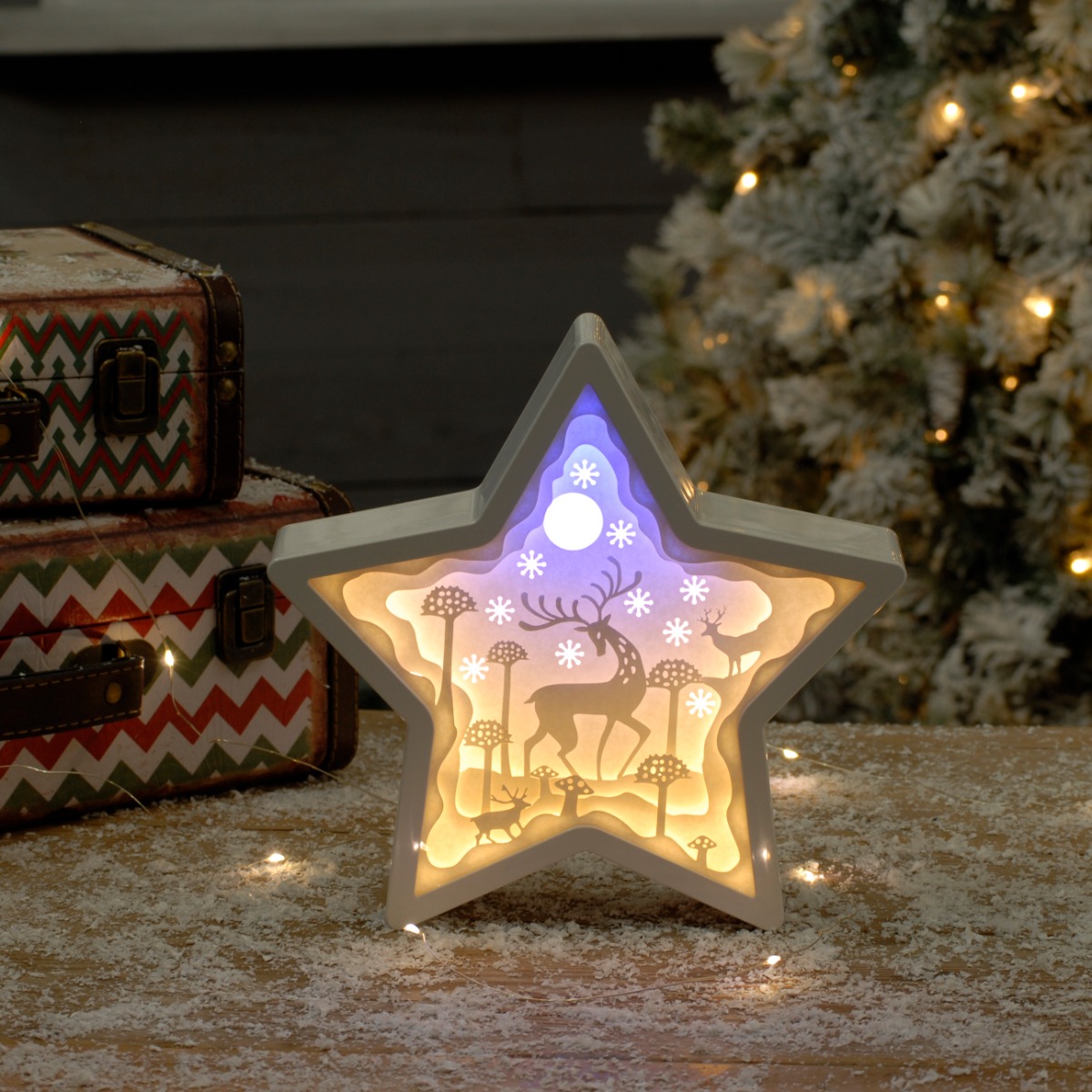 Reindeer Scene in Star Diorama - Christmas Decoration